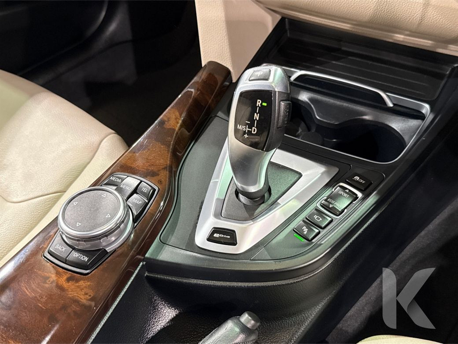 BMW 3 Series 330E HYBRID 2.0 AUTOMATIC - CRUISE CONTROL - FULL WHITE LEATHER UPHOLSTERY - HEATED ELECTRIC SEATS - REVERSE CAMERA/PARKING SENSORS — thumbnail 22