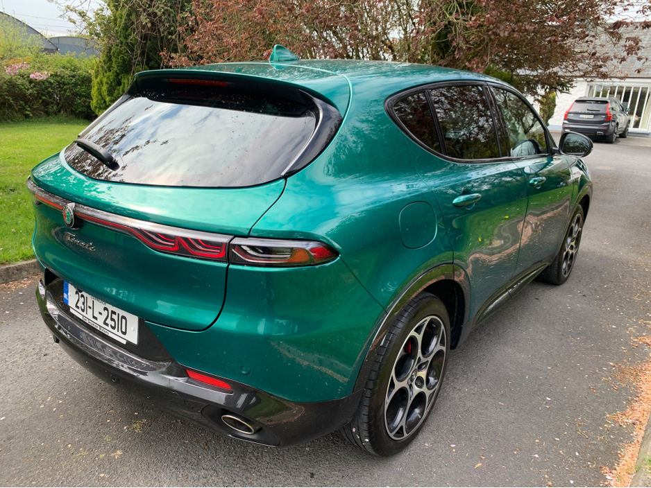 2023 Alfa Romeo Tonale 1.3L Petrol Plug-in Hybrid For Sale Images