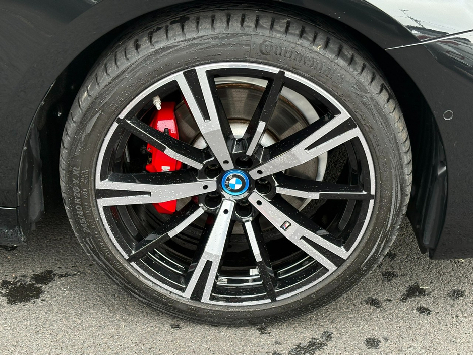 2025 BMW 5 Series 2L Petrol Plug-in Hybrid For Sale Images