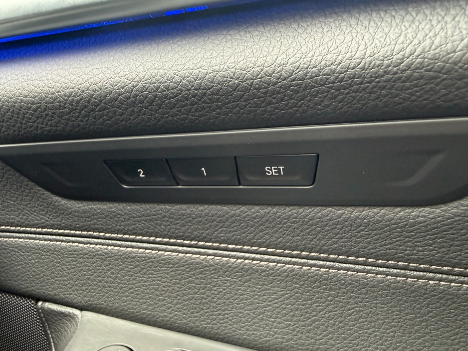 BMW 5 Series 530E M-SPORT 2.0 HYBRID AUTOMATIC * VIRTUAL COCKPIT, REAR VIEW CAMERA, 19 " DIAMOND CUT ALLOYS, PARKING SENSORS FRONT & REAR, APPLE CARPLAY /ANDROID AUTO, MEMORY SEATS, LEATHER UPHOLSTERY * — thumbnail 14