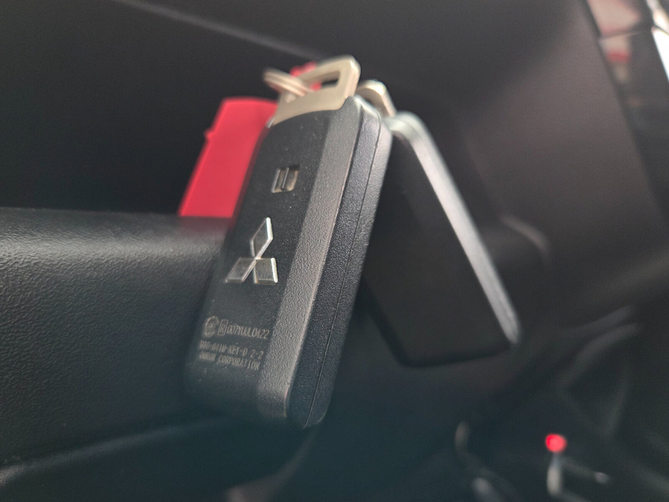 Mitsubishi Mirage — thumbnail 16