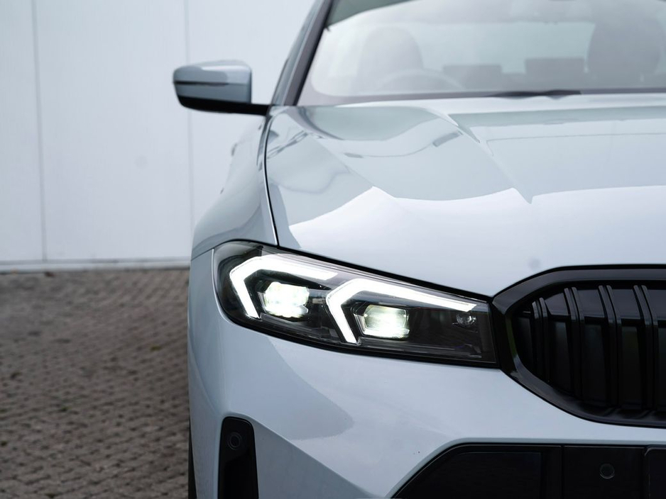 BMW 3 Series 330E M SPORT — thumbnail 39