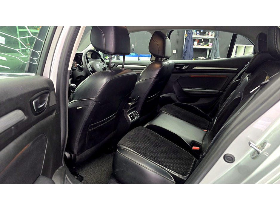 Renault Megane DYNAMIQUE NAV DCI 110 4DR — thumbnail 14