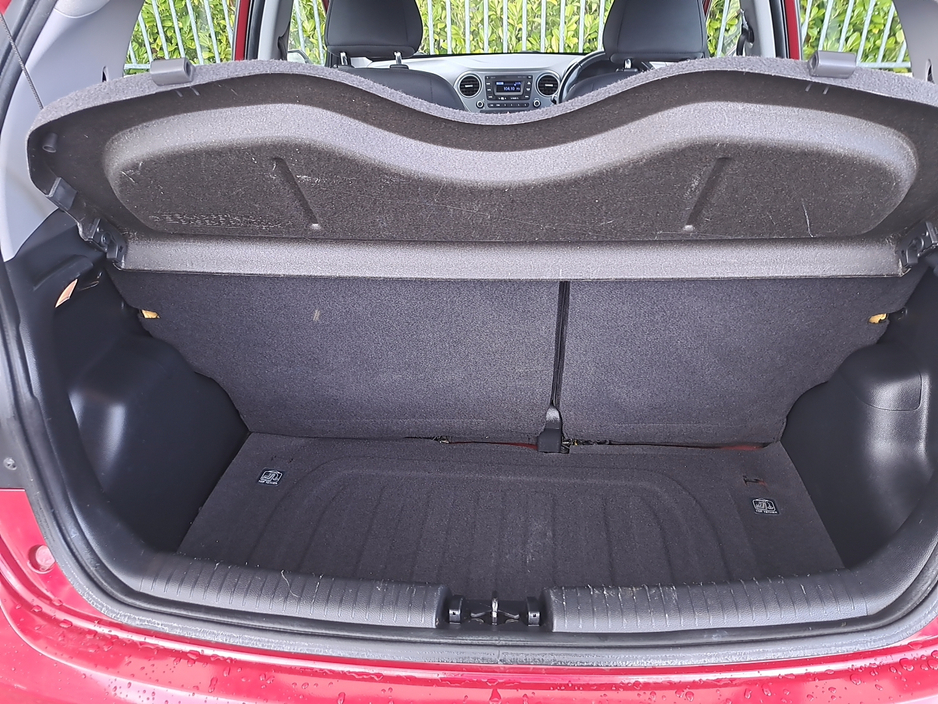 Hyundai i10 Classic Model 1.0 Petrol, Bluetooth, Air conditioning, with 87,000 Miles. — thumbnail 15