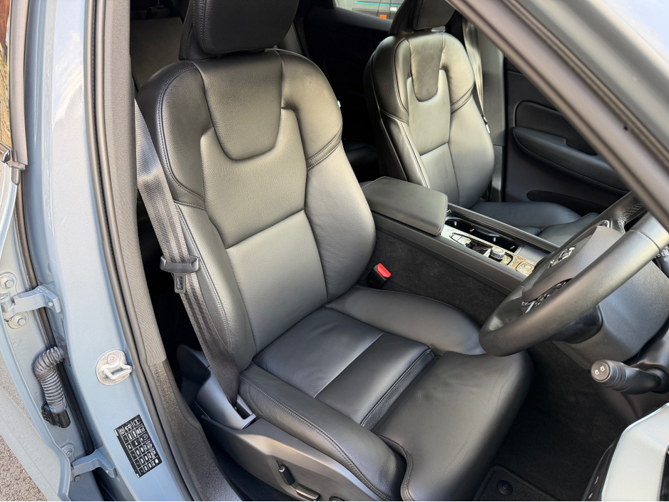 2023 Volvo XC60 2L Petrol Plug-in Hybrid For Sale Images