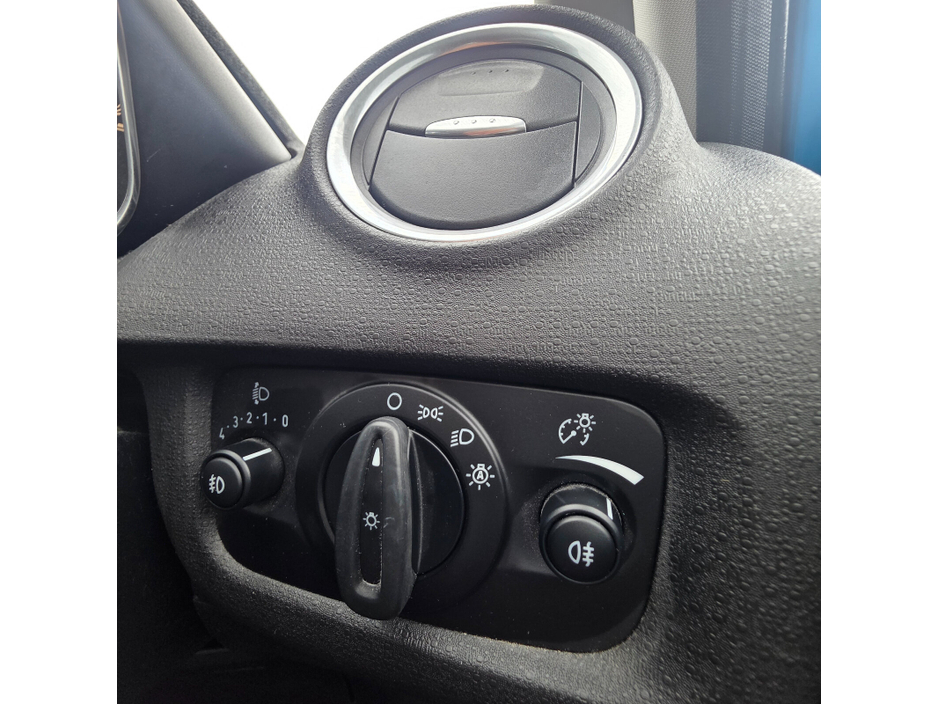 Ford Fiesta — thumbnail 25