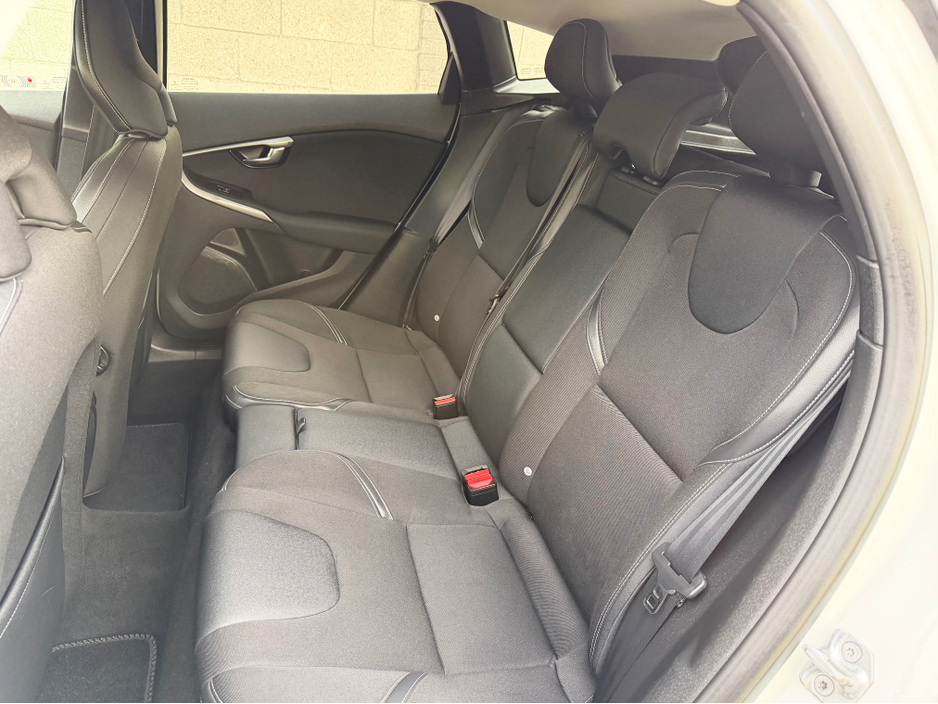 2014 Volvo V40 2L Diesel For Sale Images