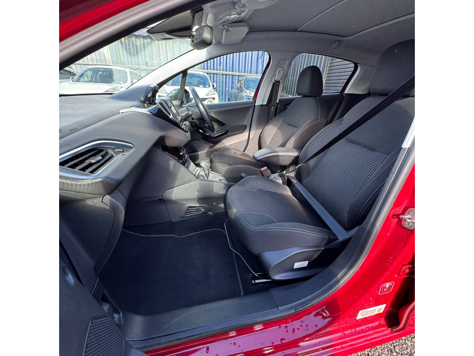 Peugeot 208 — thumbnail 30