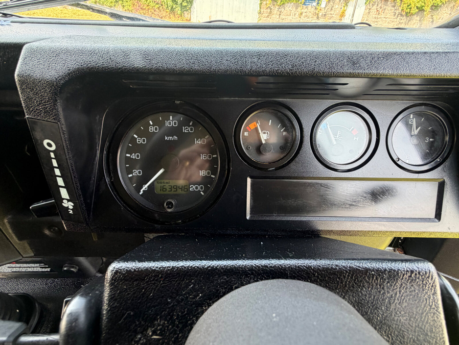 2006 Land Rover Defender 2.5L Diesel For Sale Images