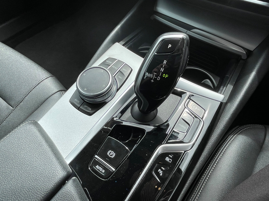 2022 BMW 5 Series 2L Petrol Plug-in Hybrid For Sale Images