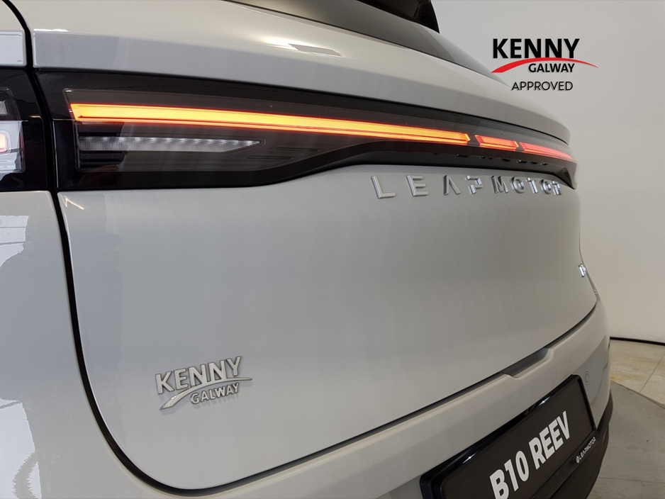 2026 Leapmotor B10 1.5L Petrol Plug-in Hybrid For Sale Images