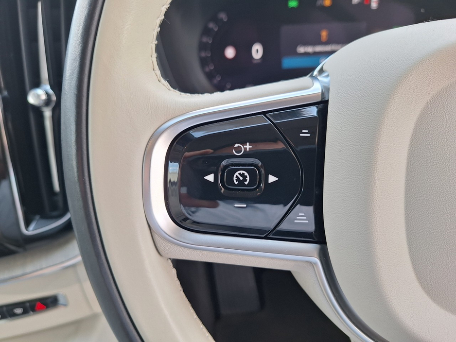 2023 Volvo XC60 2L Petrol Plug-in Hybrid For Sale Images