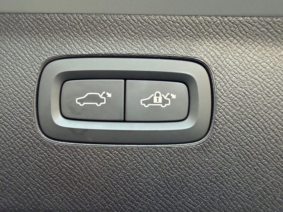 2025 Volvo XC90 2L Petrol Plug-in Hybrid For Sale Images