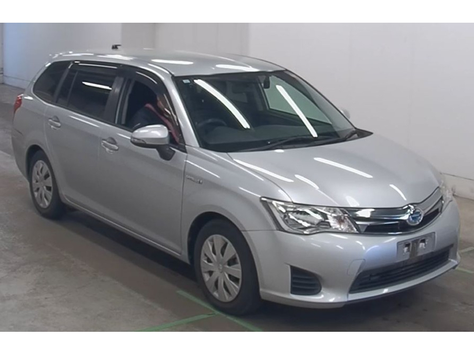 Toyota Corolla 1.5 Corolla Fielder Petrol Hybrid Auto — thumbnail 2