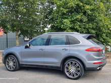 2015 Porsche Cayenne 3L Petrol Plug-in Hybrid For Sale Images