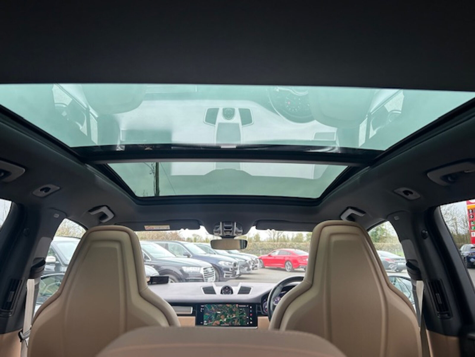 2023 Porsche Cayenne 3L Petrol Plug-in Hybrid For Sale Images