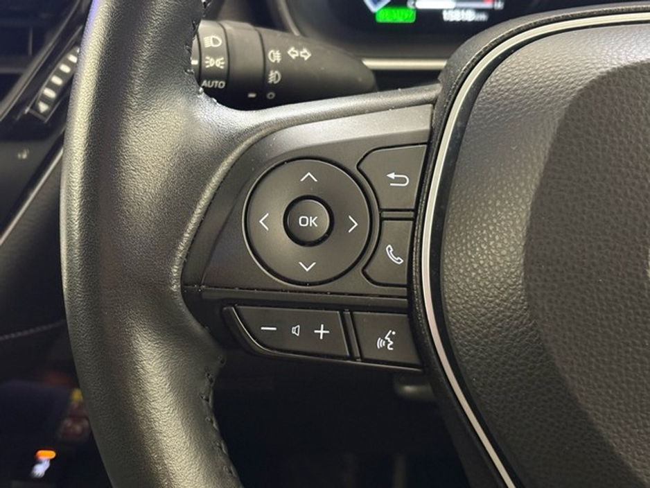 Toyota Corolla Luna Sport Hybrid Saloon — thumbnail 17
