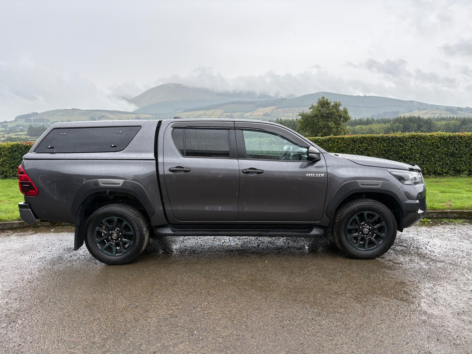 2025 Toyota Hilux For Sale Images