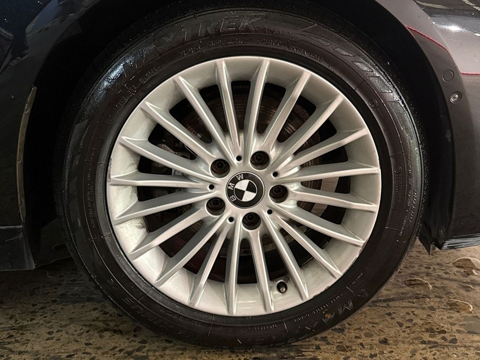BMW 3 Series 330e 2.0 HYBRID - MULTI FUNCTION STEERING WHEEL - CRUISE CONTROL - LANE KEEP ASSIST - HEATING / AC CONTROLS - HEATED SEATS - REVERSE CAMERA - ELECTRIC — thumbnail 11