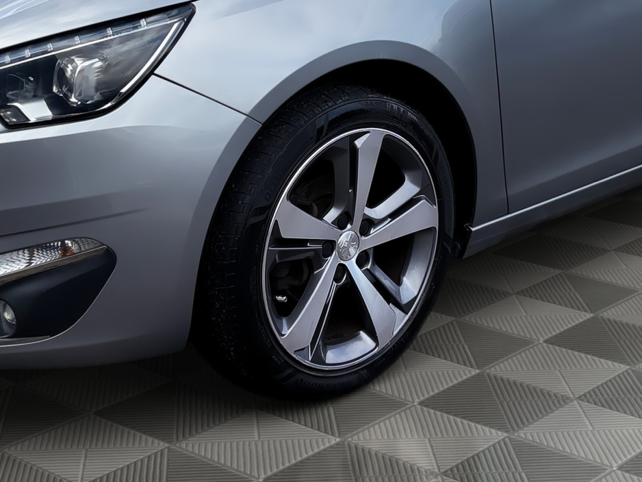 Peugeot 308 ALLURE 1.6 HDI ** TOP SPEC IRISH CAR ** — thumbnail 8