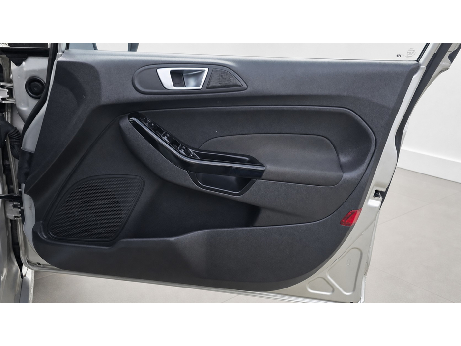 Ford Fiesta 2016 Ford Fiesta 1.0L  Auto *High Spec* — thumbnail 14