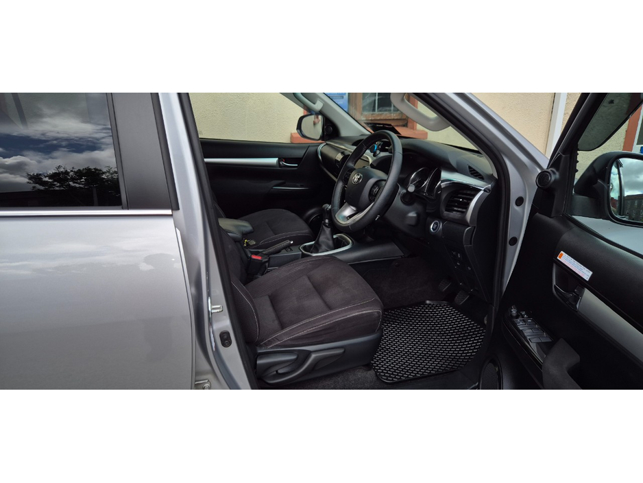 2025 Toyota Hilux 2.8L Diesel For Sale Images