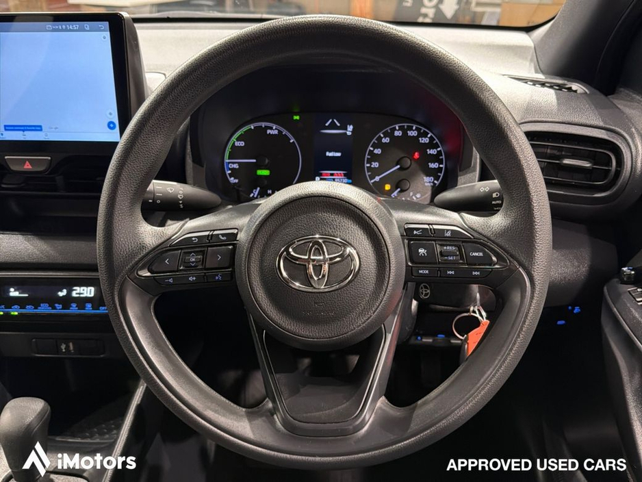 Toyota Yaris AUTOMATIC HYBRID X — thumbnail 16