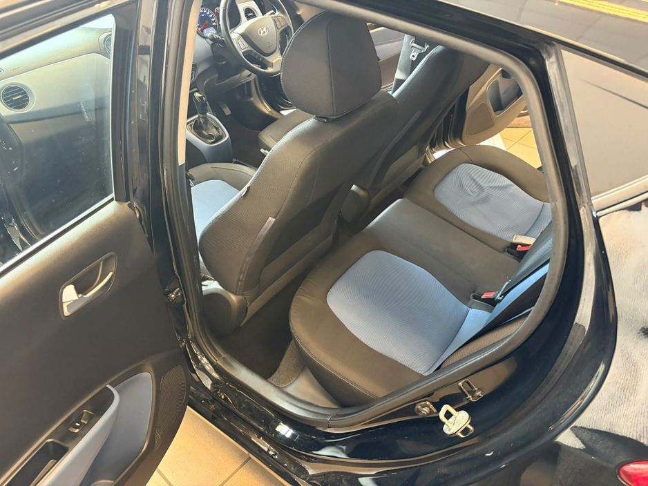 Hyundai i10 1.0 Deluxe Auto 4DR. Irish Car, NCT & TAX, 2Keys, Bluetooth, MFSW, Air Conditioning, Irish Radio, Alloy Wheels, Folding Rear Seats, Luggage Cover, USB/AUX and more. — thumbnail 19