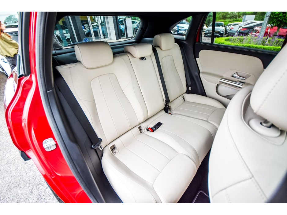 Mercedes-Benz GLA Class 200d Progressive Night Pack Auto — thumbnail 11