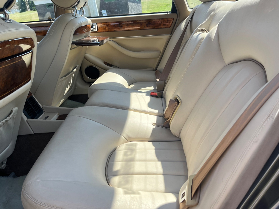 1995 Daimler Saloon 4.1L Petrol For Sale Images