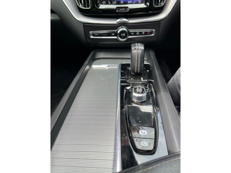 2022 Volvo XC60 2L Diesel For Sale Images