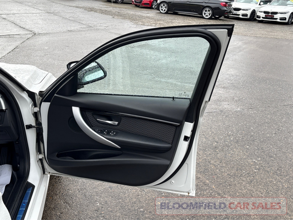 BMW 3 Series 320i MSPORT , AUTO // PRISTINE — thumbnail 29