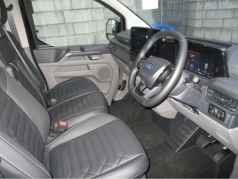 2026 Ford Tourneo 2.5L Petrol Plug-in Hybrid For Sale Images