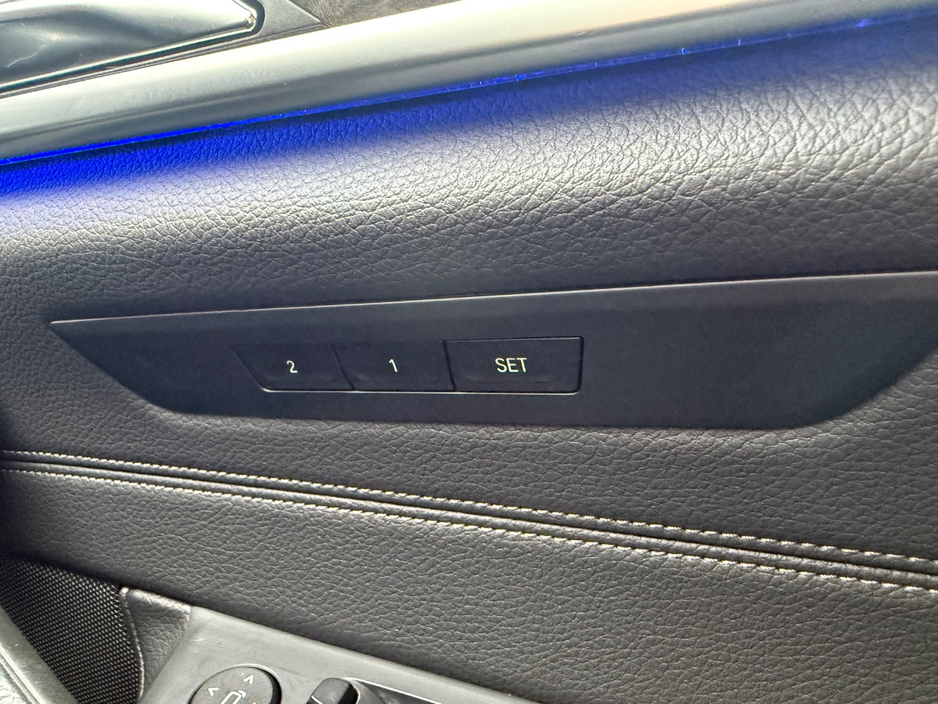 BMW 5 Series 530E M-SPORT 184BHP AUTOMATIC HYBRID *VIRTUAL COCKPIT, REAR VIEW CAMERA, 19 " DIAMOND CUT ALLOYS, PARKING SENSORS FRONT & REAR, MEMORY SEATS, LEATHER UPHOLSTERY, 3 STAGE HEATED SEATS,HEADS UP DISPLAY* — thumbnail 15