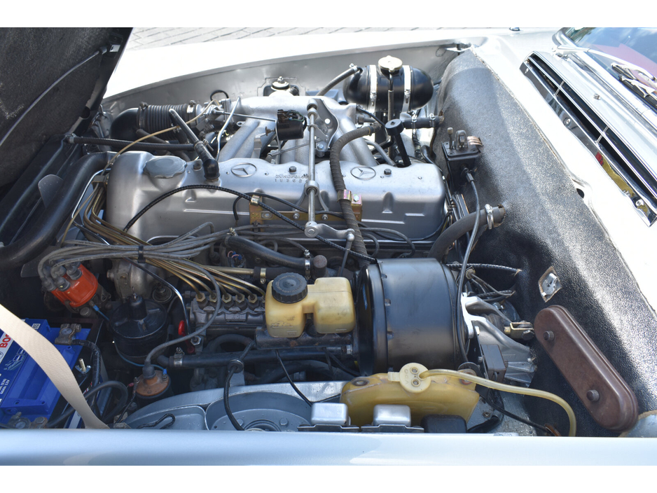 1967 Mercedes-Benz 250 2.5L Petrol For Sale Images