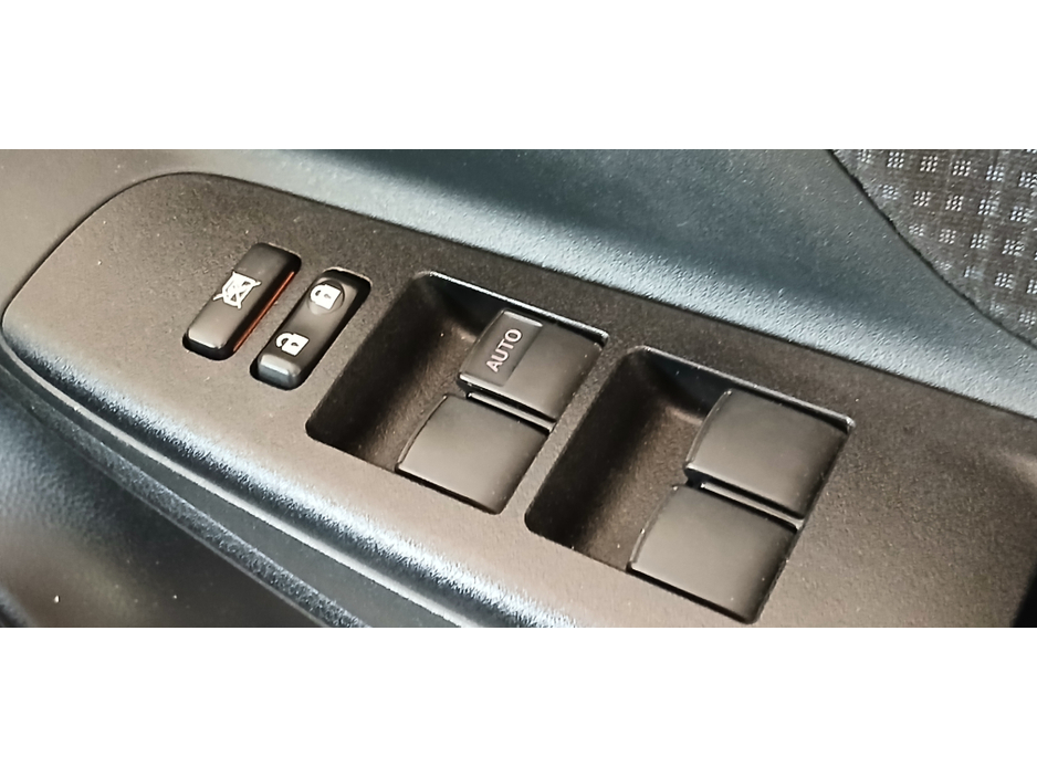 2017 Toyota Vitz 1.5L Hybrid For Sale Images