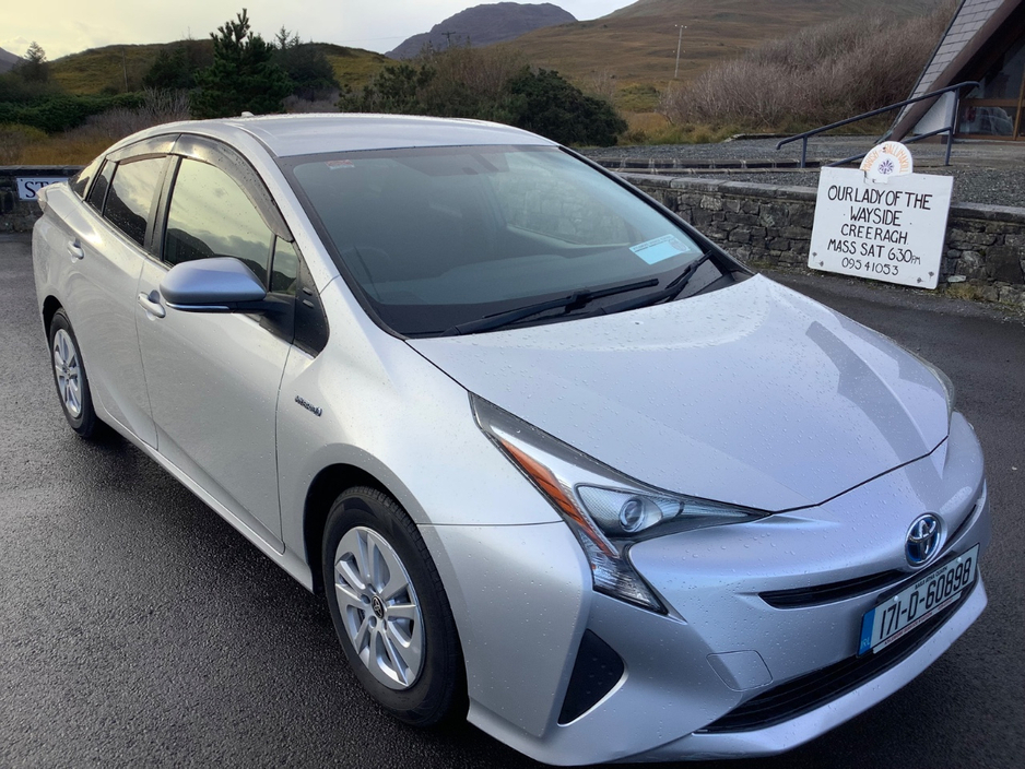 2017 Toyota Prius 1.8L Petrol Hybrid For Sale Images