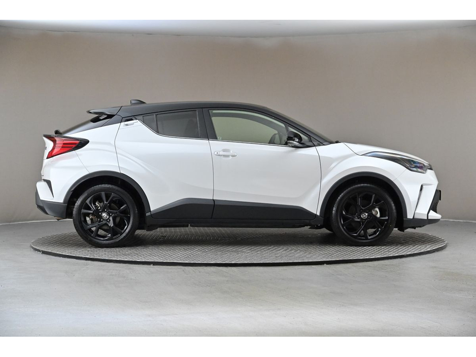 Toyota C-HR 1.8 HYBRID *BI-TONE ROOF*HALF LEATHER*360PAN CAM* — thumbnail 11