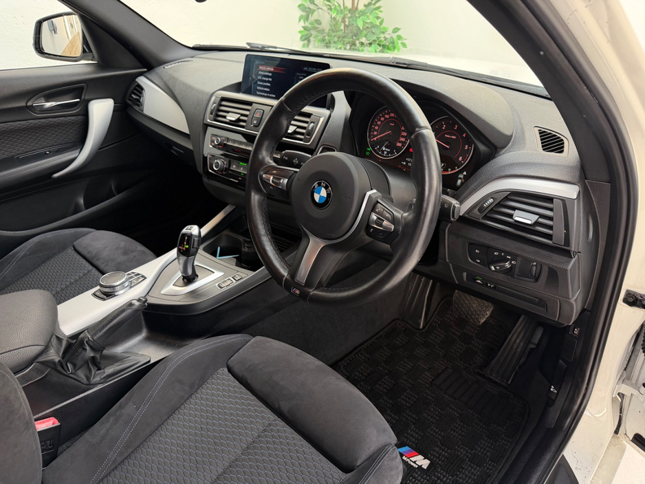 BMW 1 Series 118D 2.0 DIESEL M-SPORT PRO PLUS M-PERFORMANCE AUTOMATIC // M3 CS ALLOY PACKAGE INCLUDED // ALPINE WHITE METALLIC // LED MATRIX LIGHTING // LANE DEPARTURE ASSIST // PRO MEDIA PACK // CRUISE CONTROL — thumbnail 34