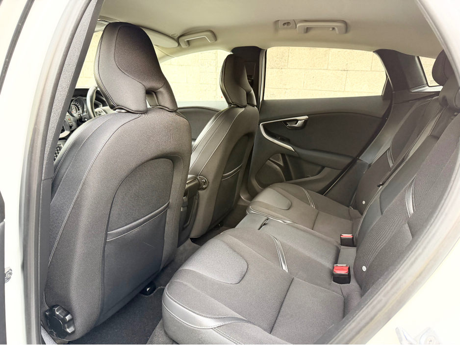 2014 Volvo V40 2L Diesel For Sale Images