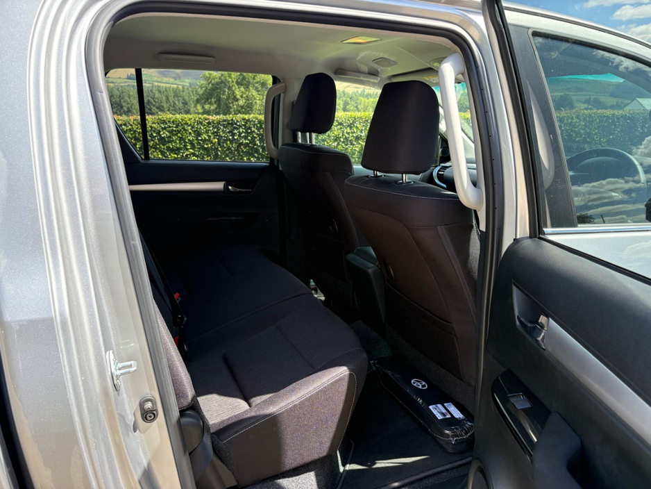 2025 Toyota Hilux 2.8L Diesel For Sale Images