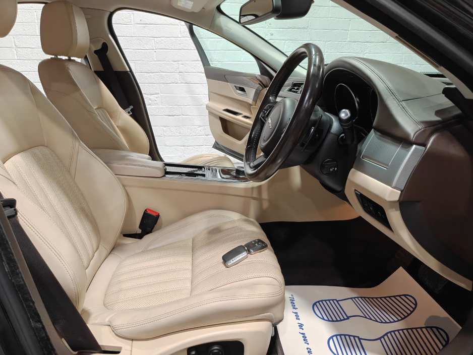 Jaguar XF 2.0 D PORTFOLIO 180PS AUTO 4DR — thumbnail 20