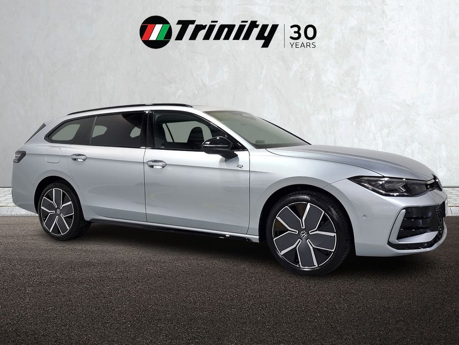 Volkswagen Passat * R-LINE * PAN ROOF * DSG-AUTOMATIC * 2.0 TDI * 150BHP * STUNNING CAR * TRINITY VOLKSWAGEN *