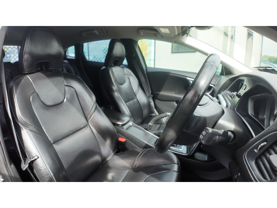 2017 Volvo V40 2L Diesel For Sale Images