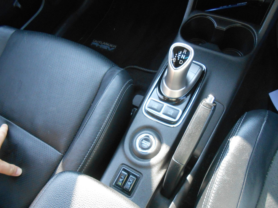2015 Mitsubishi Outlander 2L Petrol Plug-in Hybrid For Sale Images