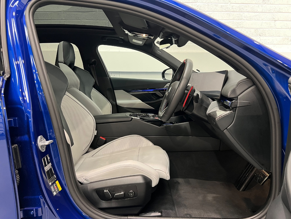 2025 BMW M5 4.5L Petrol Plug-in Hybrid For Sale Images