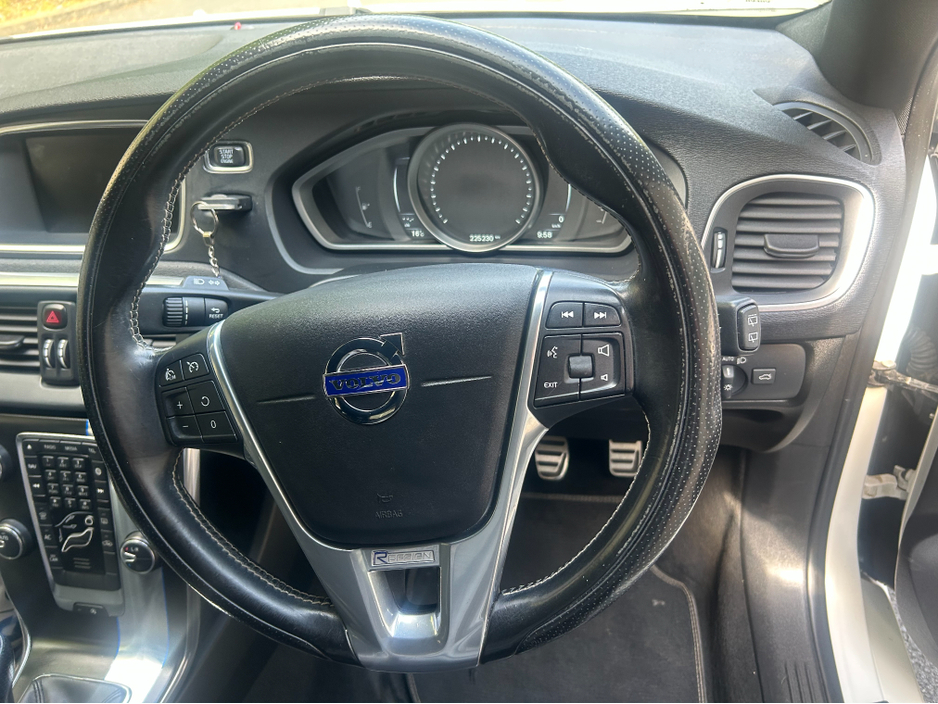 2015 Volvo V40 2L Diesel For Sale Images