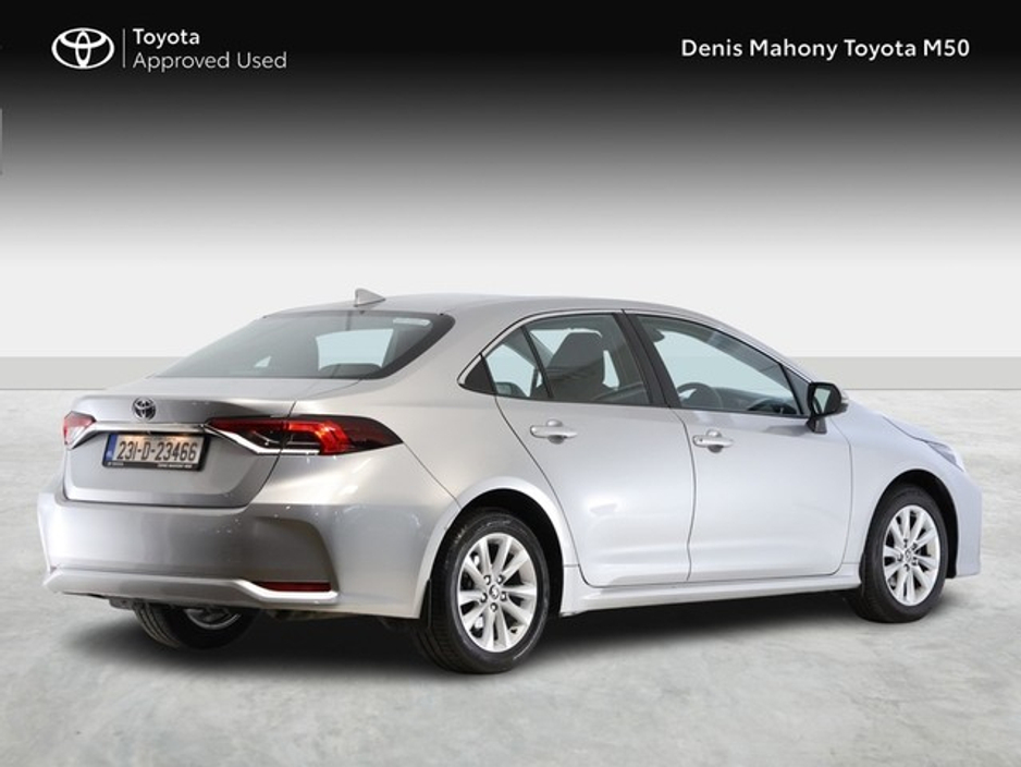 Toyota Corolla Luna Hybrid Saloon — thumbnail 2