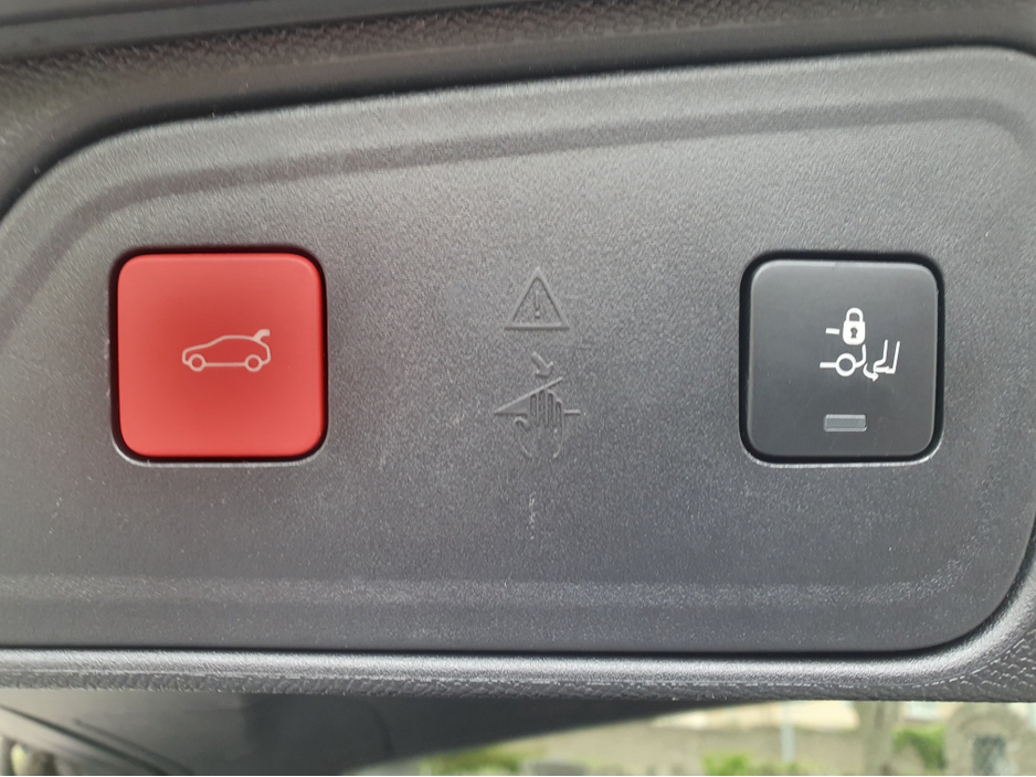 2022 Peugeot 3008 1.6L Petrol Plug-in Hybrid For Sale Images