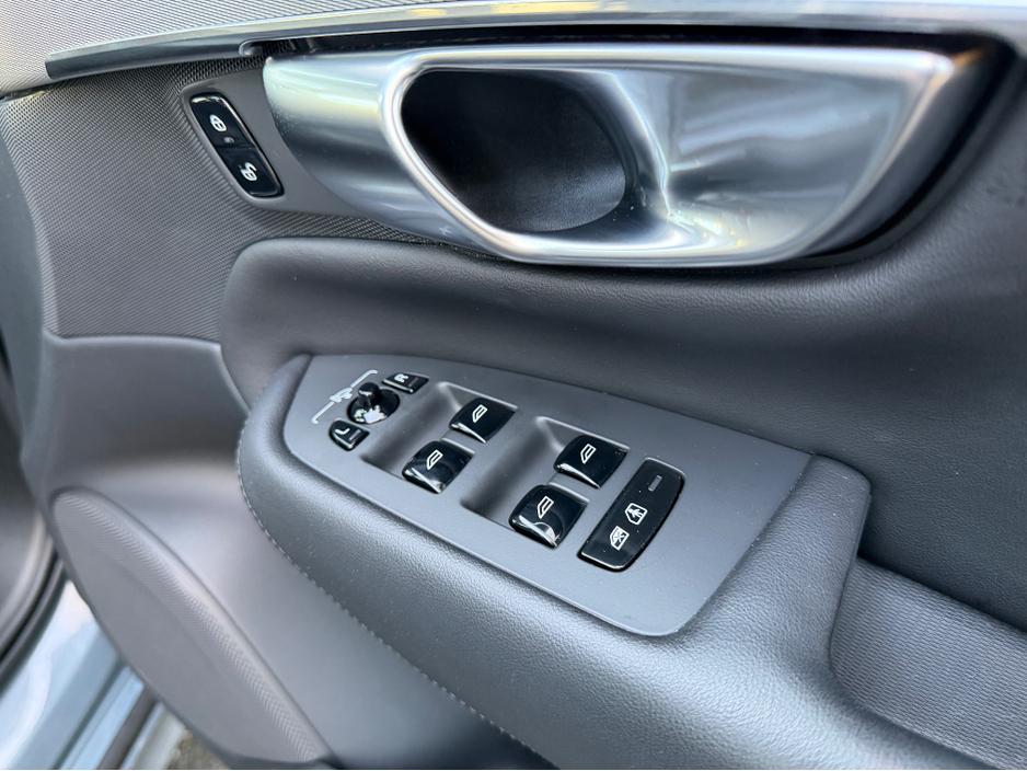 2023 Volvo XC90 2L Petrol Plug-in Hybrid For Sale Images